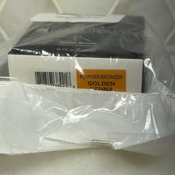 auNaturale PURE POWDER BRONZER- a silky-soft loose powder bronzer - Picture 2 of 4